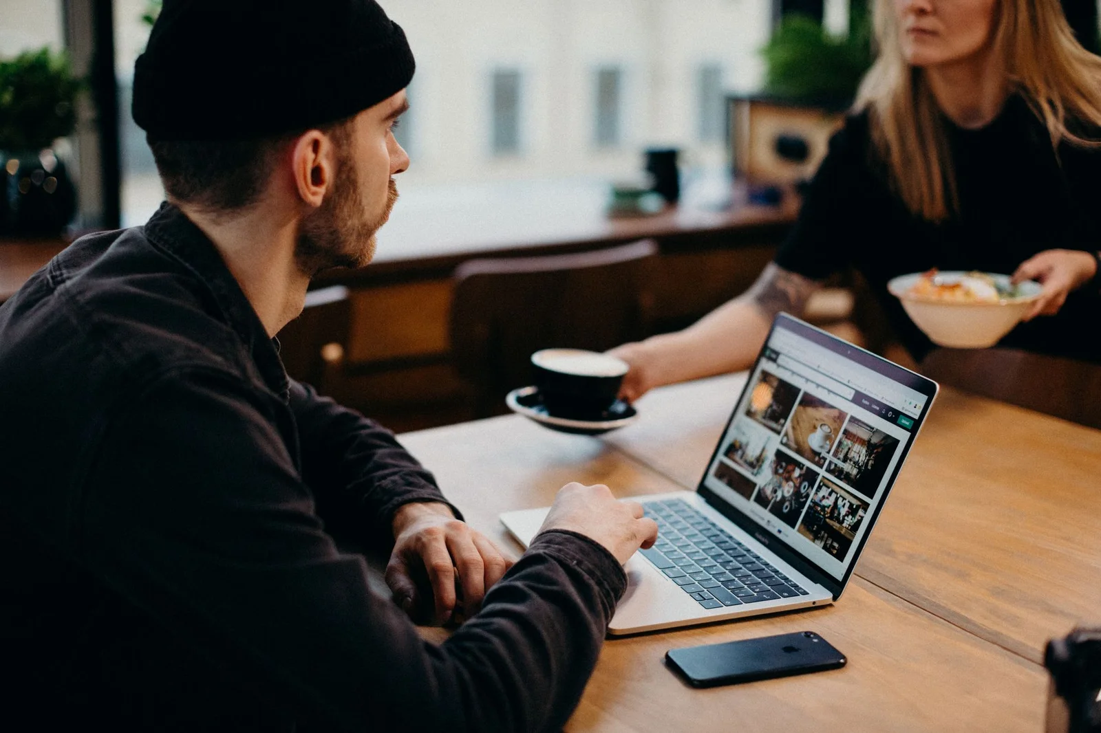 Jimdo-Alternative für Dienstleister: Baukasten, WordPress oder Agentur?